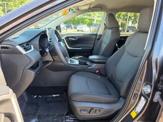 2024 Toyota RAV4 XLE - Photo 21