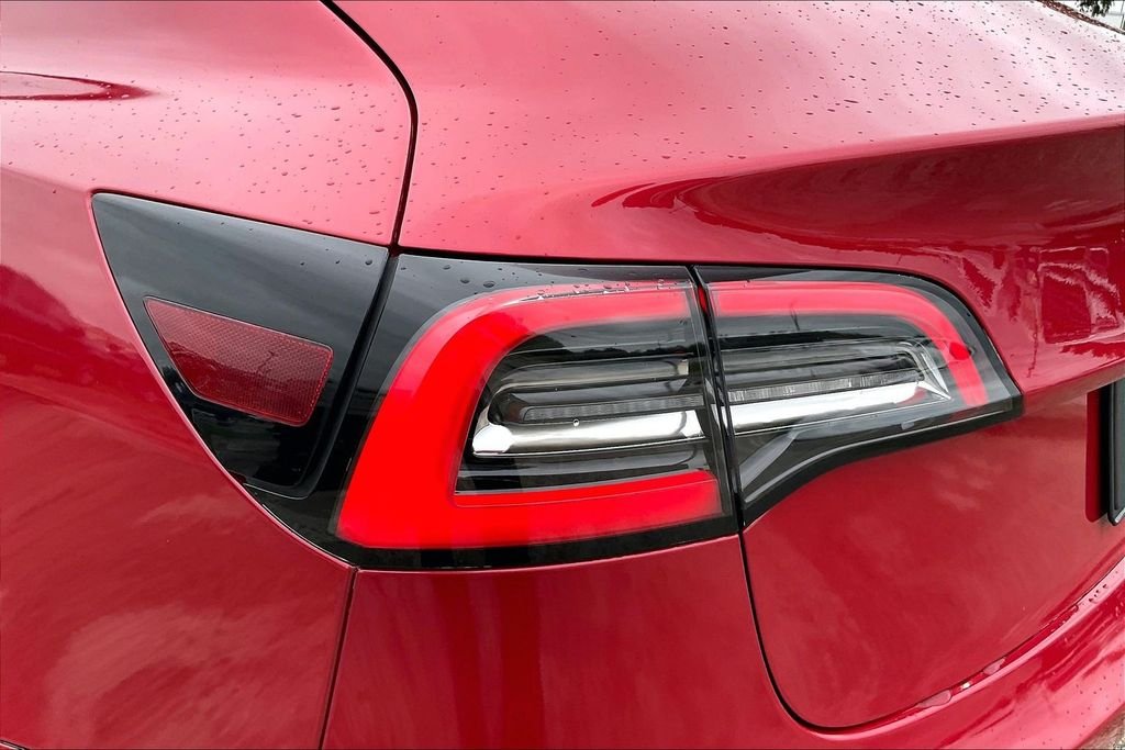 Used 2018  Tesla Long Range image 19