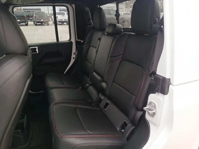 New 2026 Bright White Clear-Coat Exterior Paint Jeep Rubicon image 19
