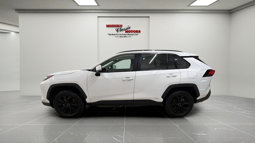 Used 2025 White Toyota XLE image 4
