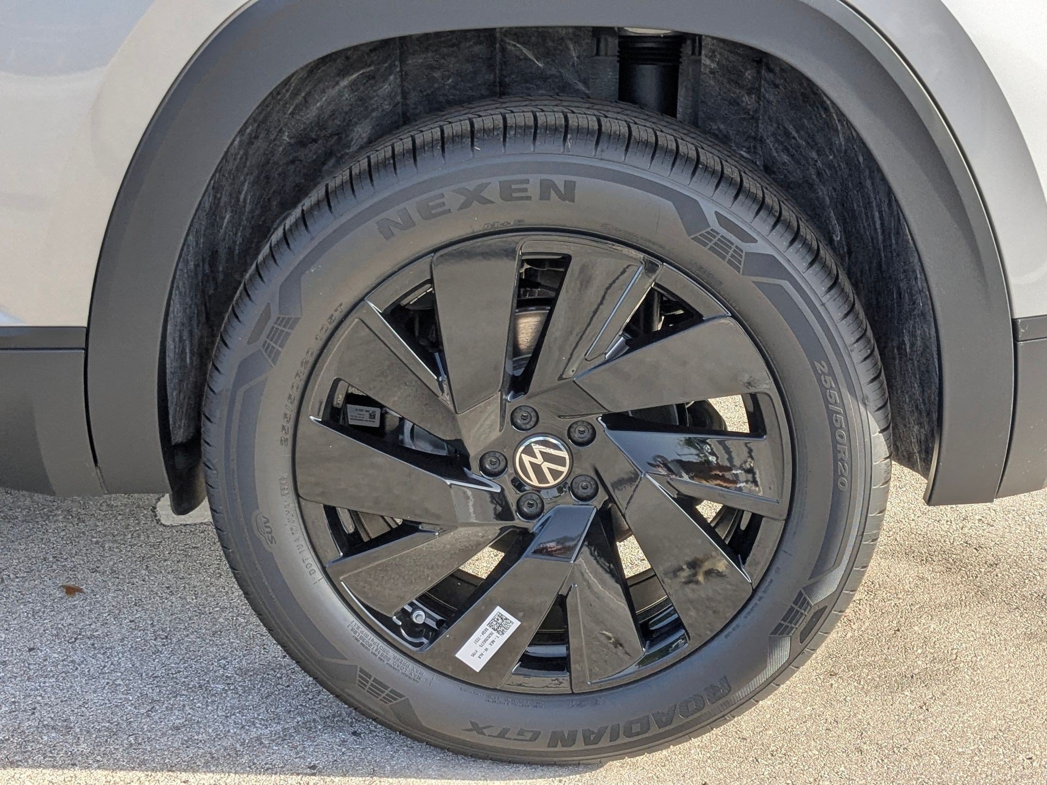 New 2026 SILVER MIST Volkswagen 2.0T SE w/Technology image 19
