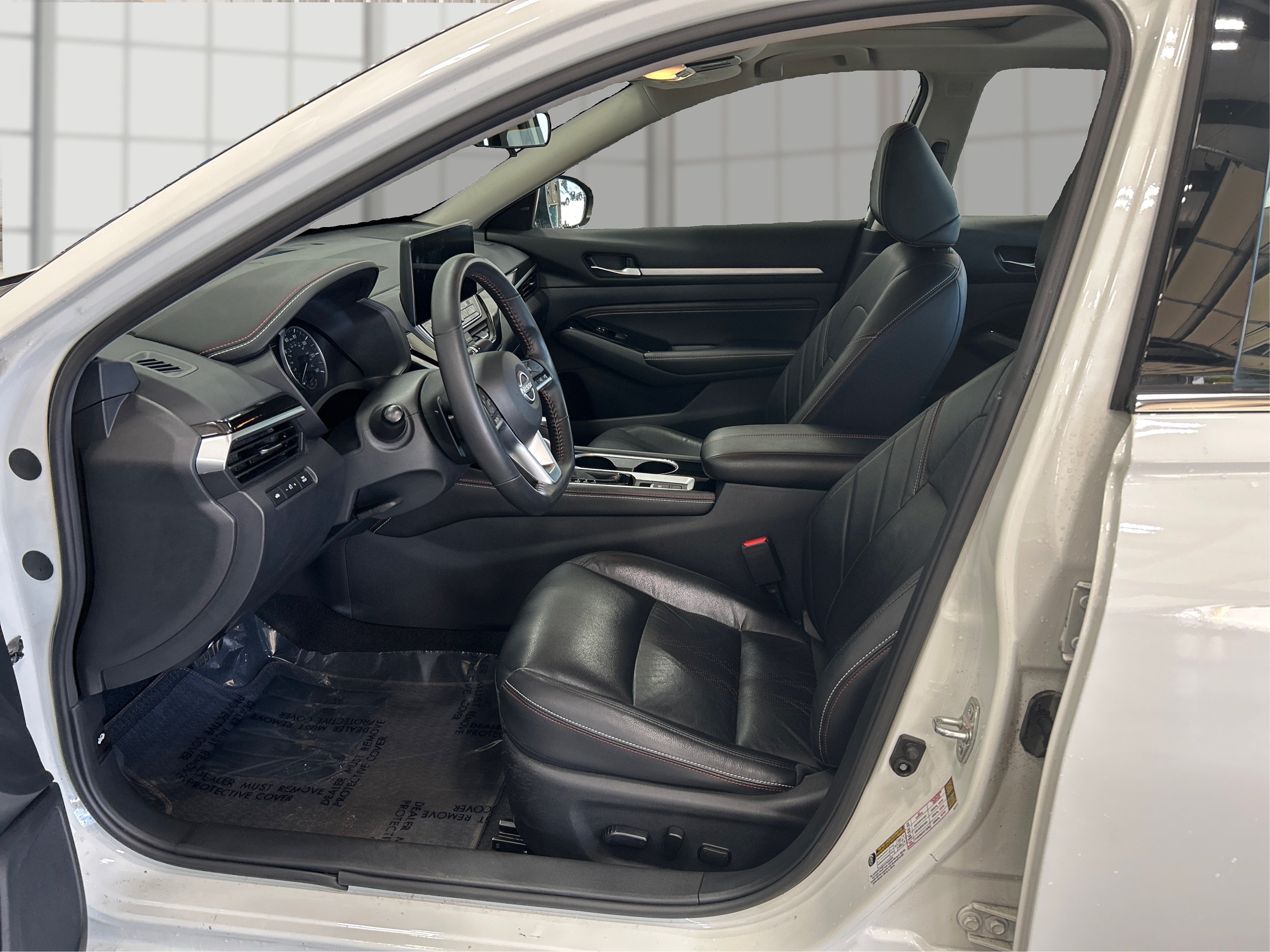 Used 2023 White Nissan 2.5 SR image 9