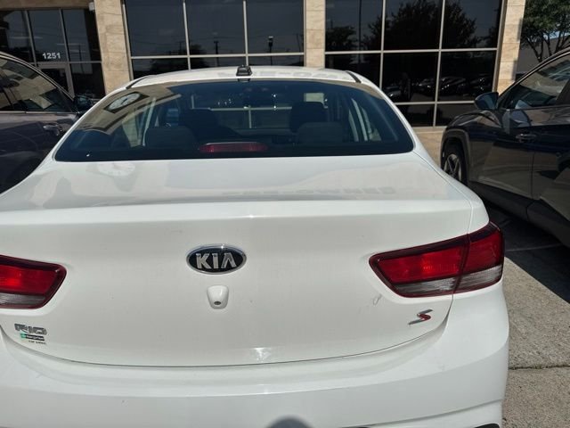 Used 2018 White Kia S image 3