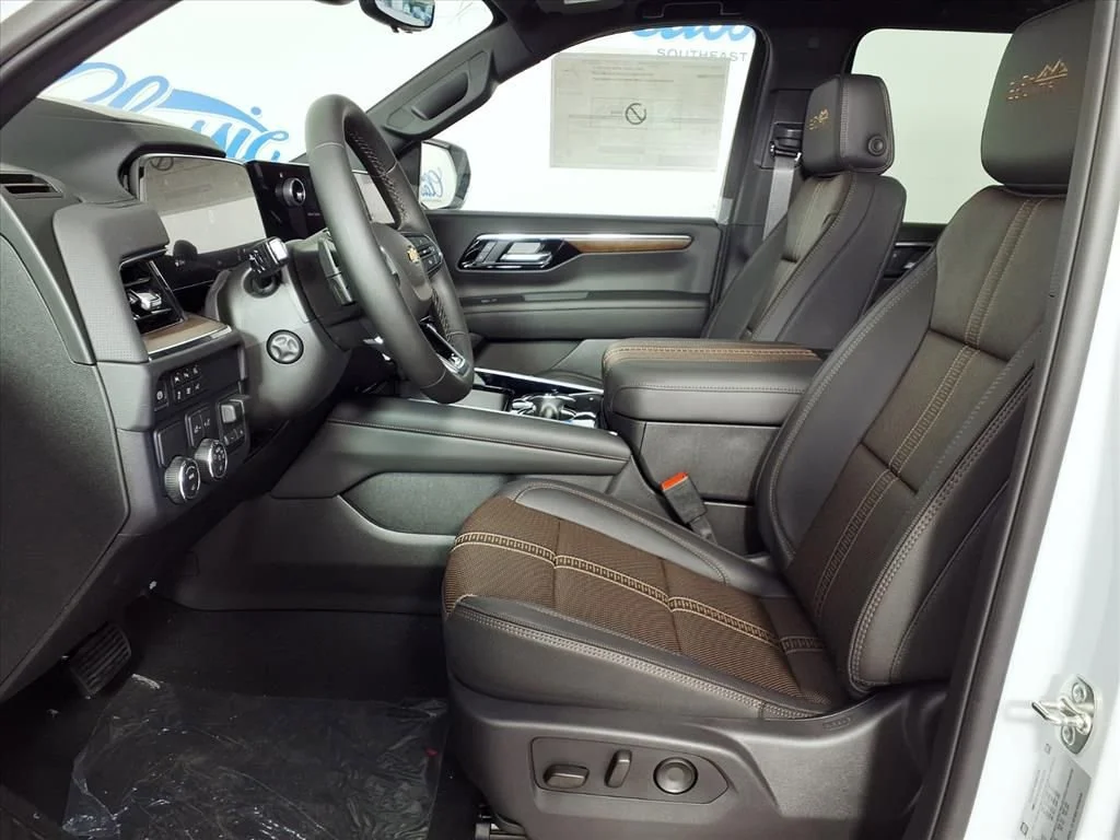 New 2026 Polar White Tricoat Chevrolet High Country image 9