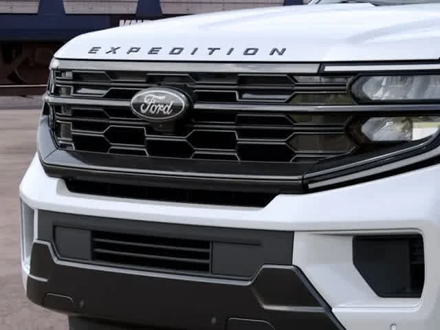 New 2027 Star White Metallic Tri-Coat Ford Platinum image 17