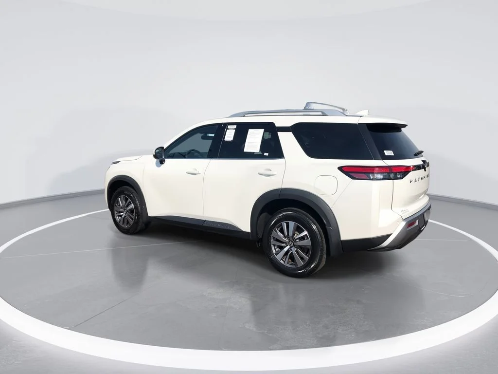Used 2023 White Nissan SL image 6