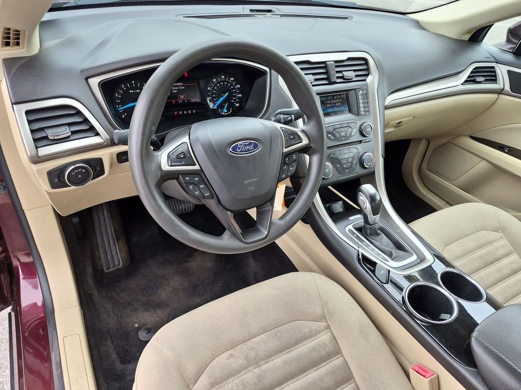 Used 2013 Red Ford SE image 11