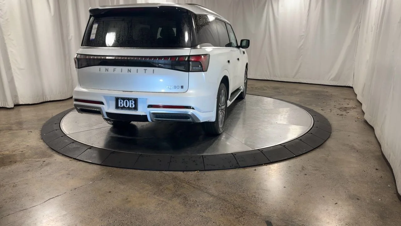 2025 INFINITI QX80 Sensory 4WD - Photo 9