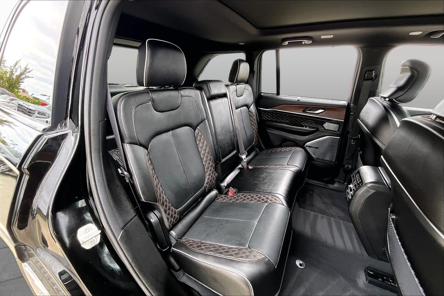 Used 2023 Diamond Black Crystal Pearlcoat Jeep Summit image 20
