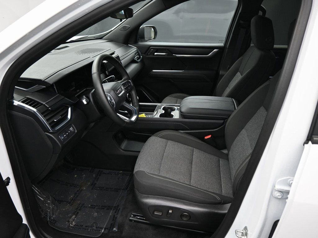 Used 2025 Summit White GMC Elevation image 9