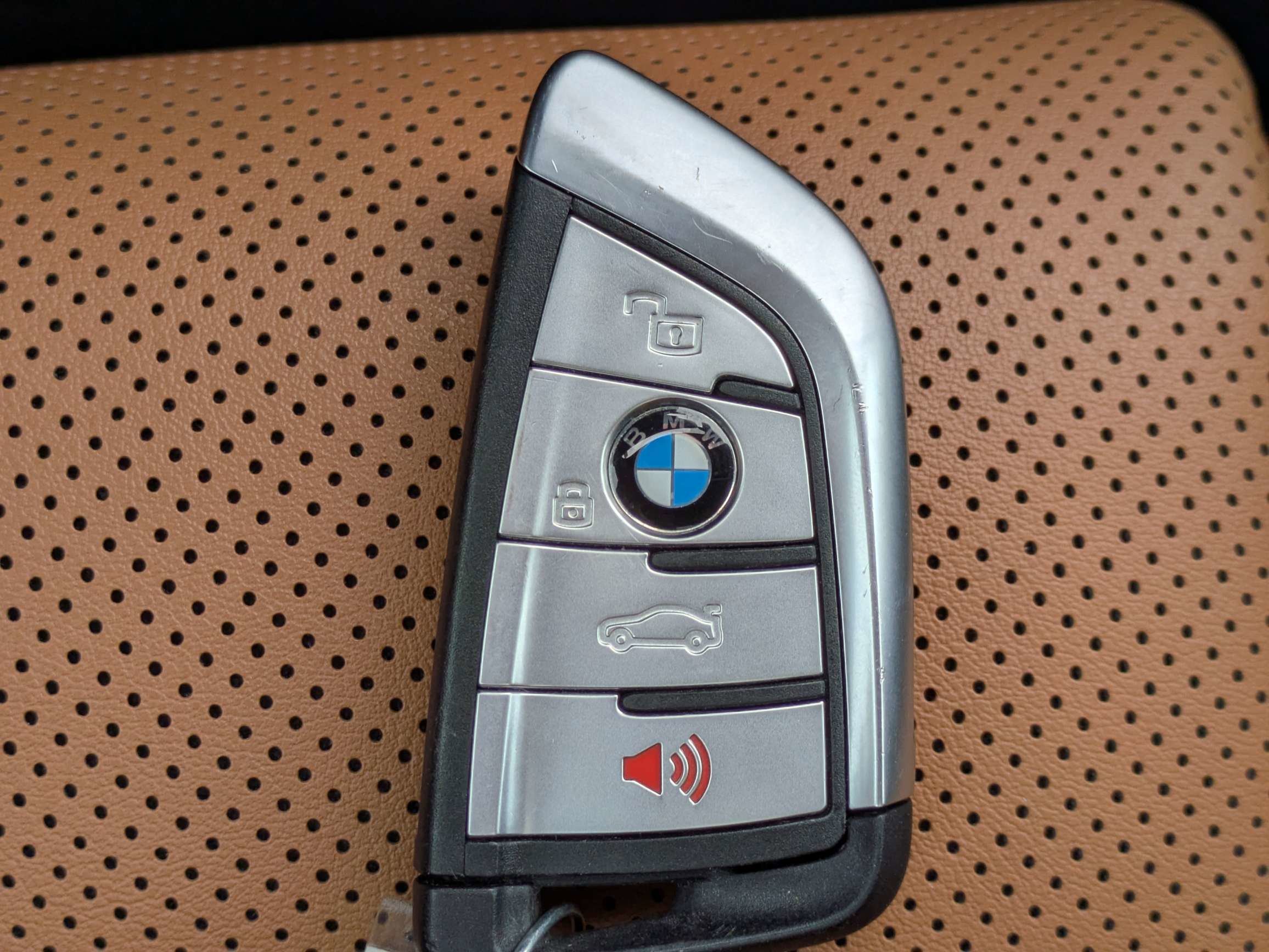 Used 2023 Mineral White Metallic BMW xDrive40i image 42