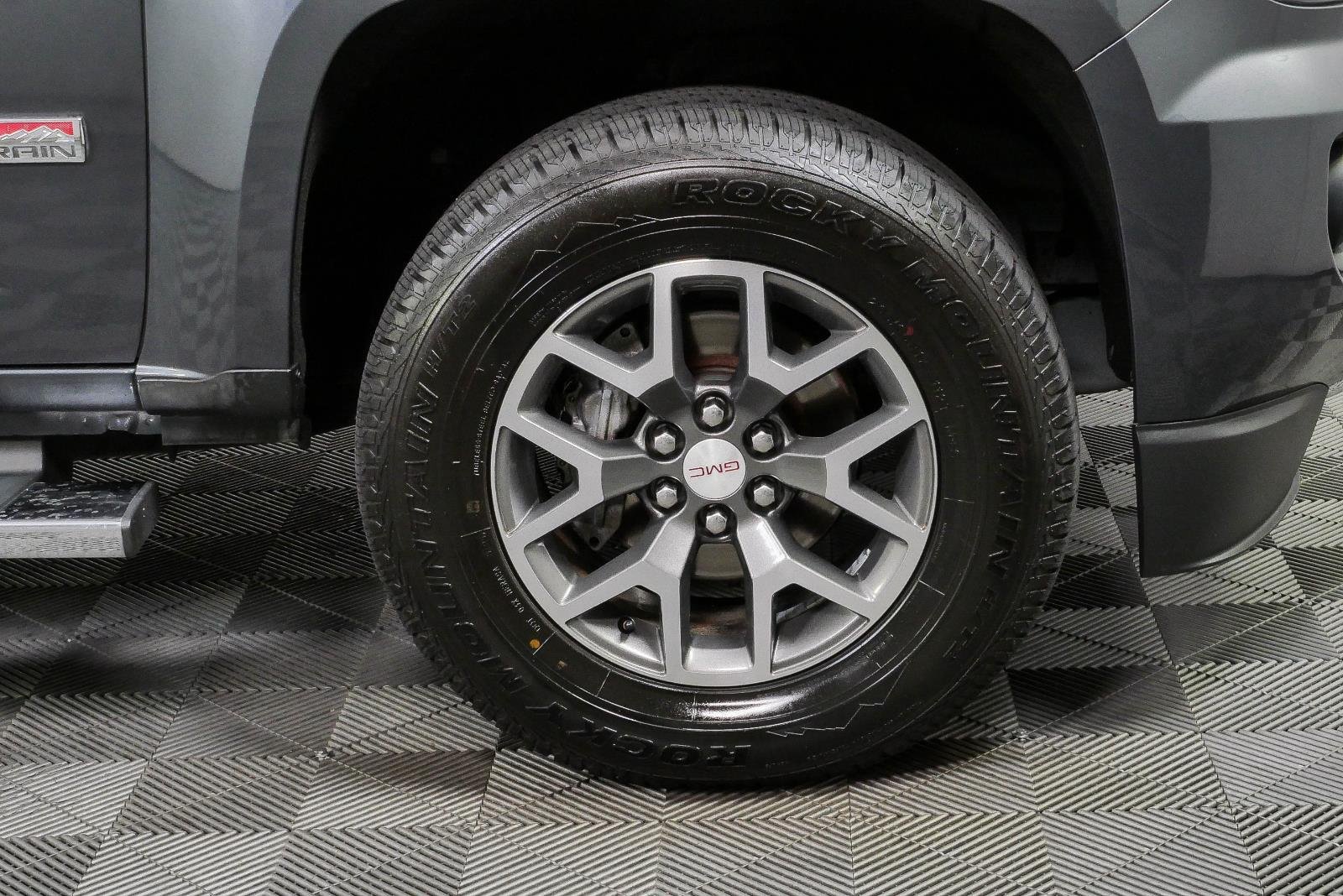 Used 2016 CYBER GRAY METALLIC GMC 4WD SLE image 35