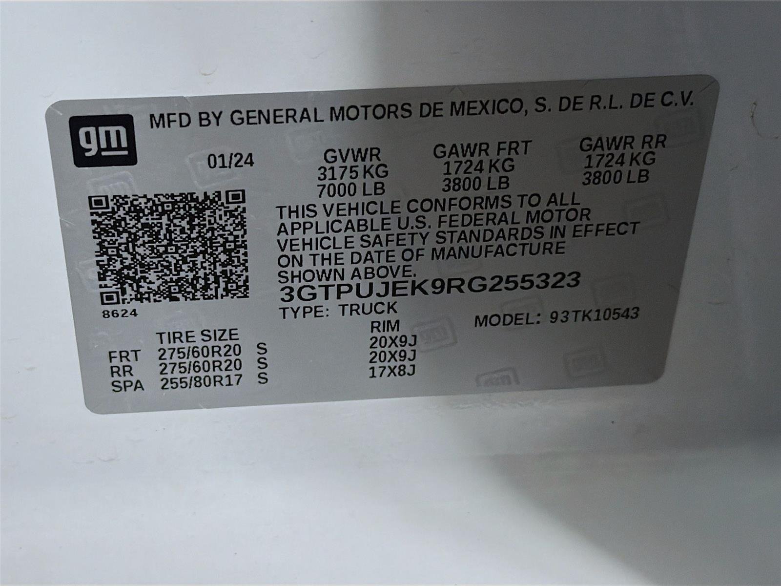 Used 2024 Summit White GMC Elevation image 31