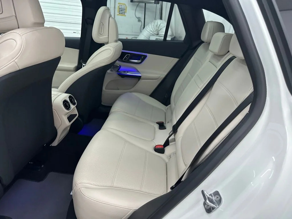 New 2027 White Mercedes-Benz GLC 300 image 23