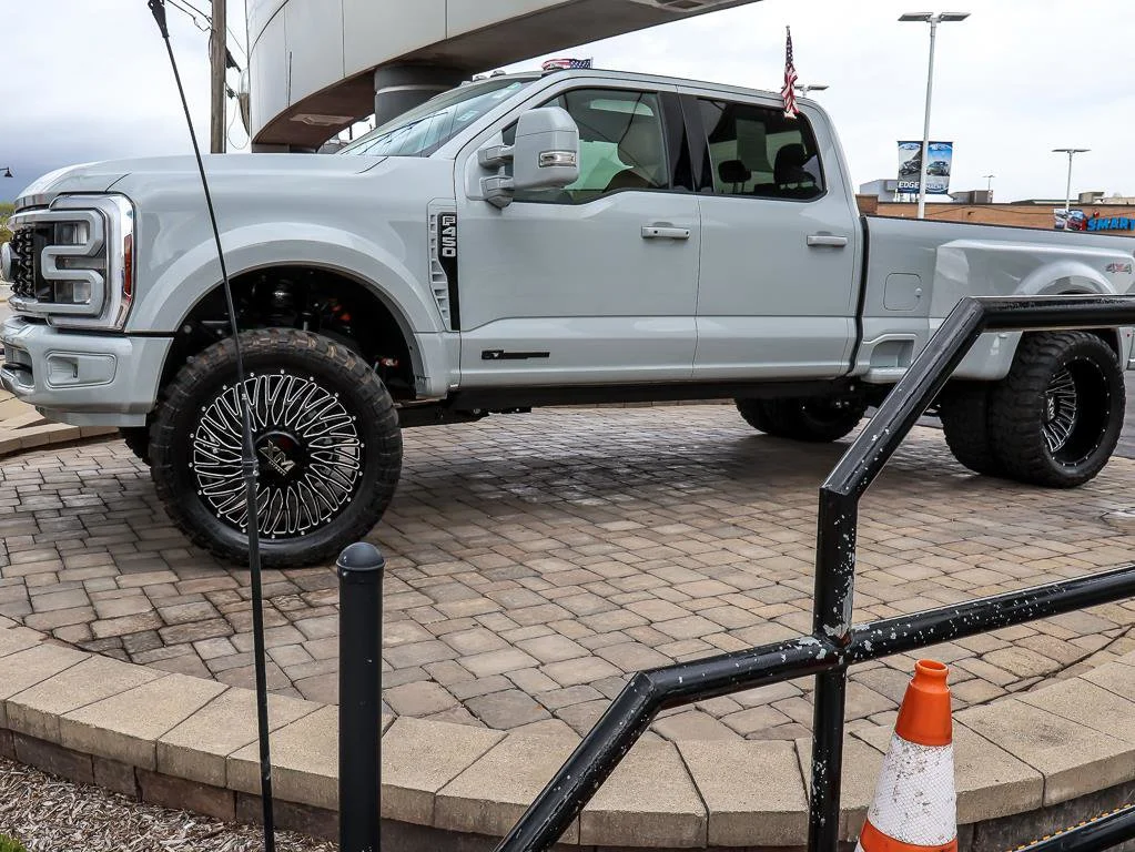 Used 2026 Avalanche Ford LARIAT image 4
