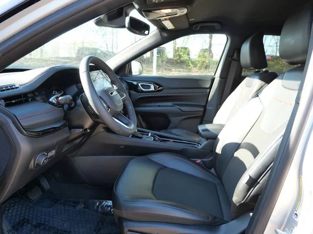 Used 2025 Silver Jeep Trailhawk image 13