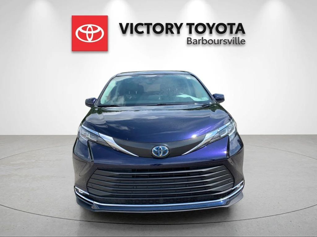 Used 2023  Toyota XLE image 8