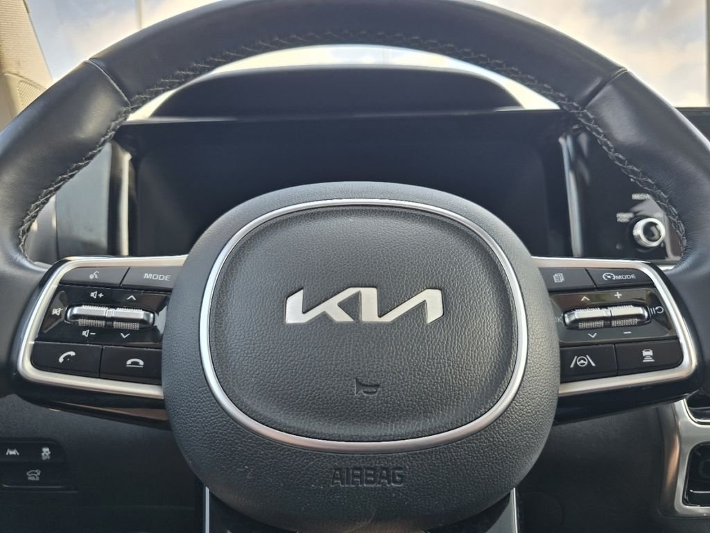 Used 2023 White Kia X-Line SX Prestige image 27