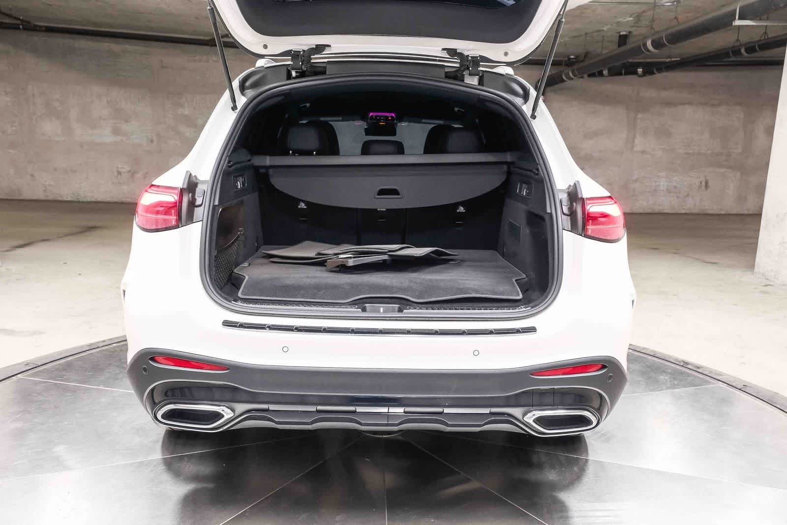 Used 2025 Polar White Mercedes-Benz GLC 350e image 31