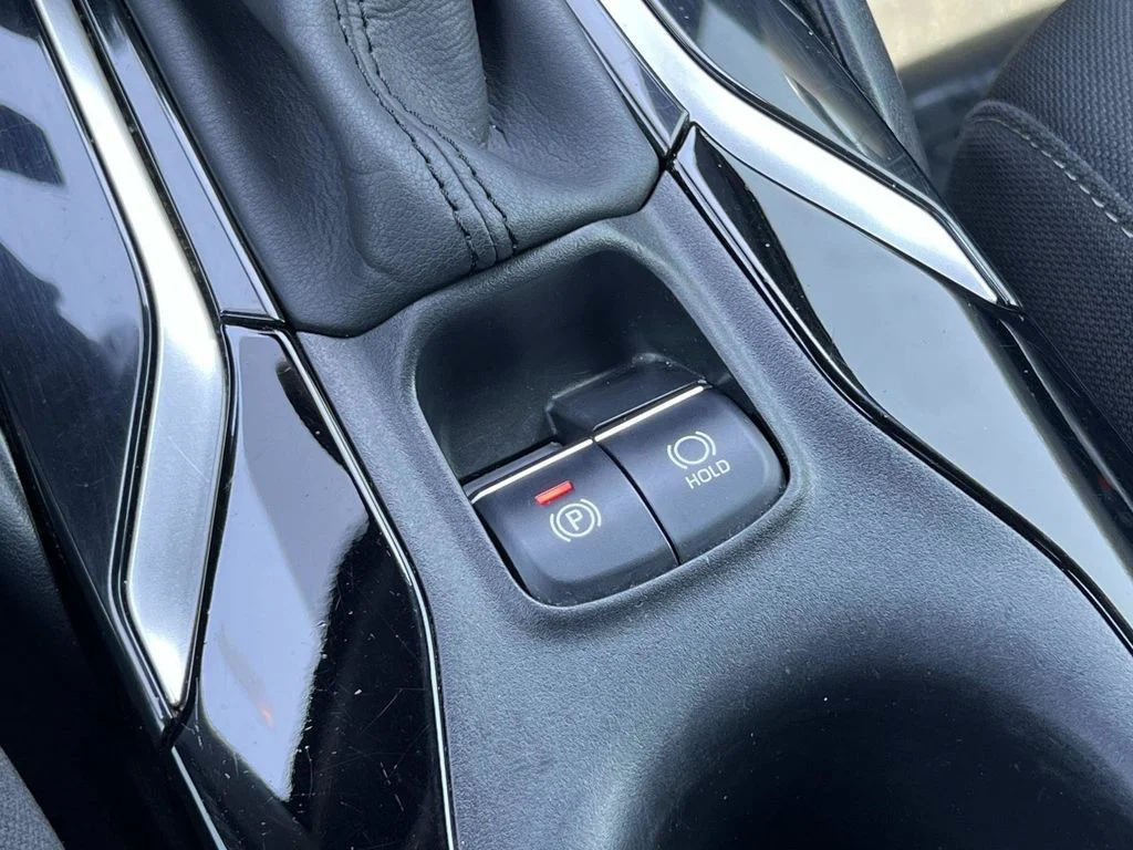 Used 2019  Toyota SE image 38