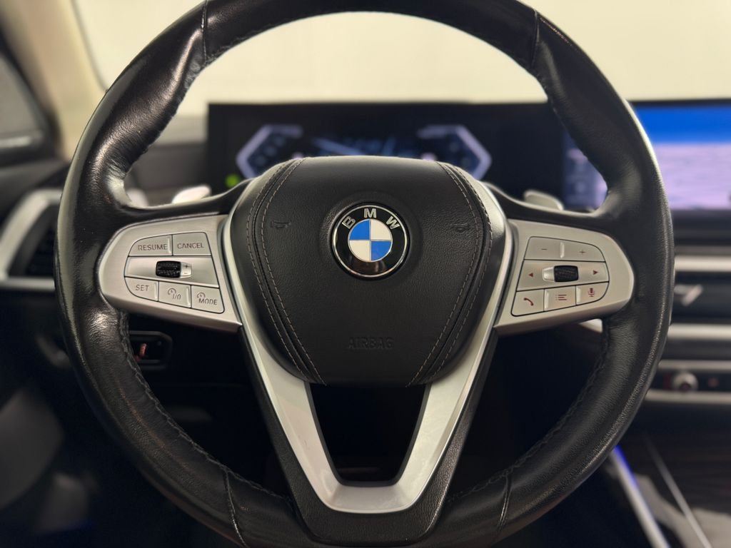 Used 2023 White Metallic BMW xDrive40i image 14