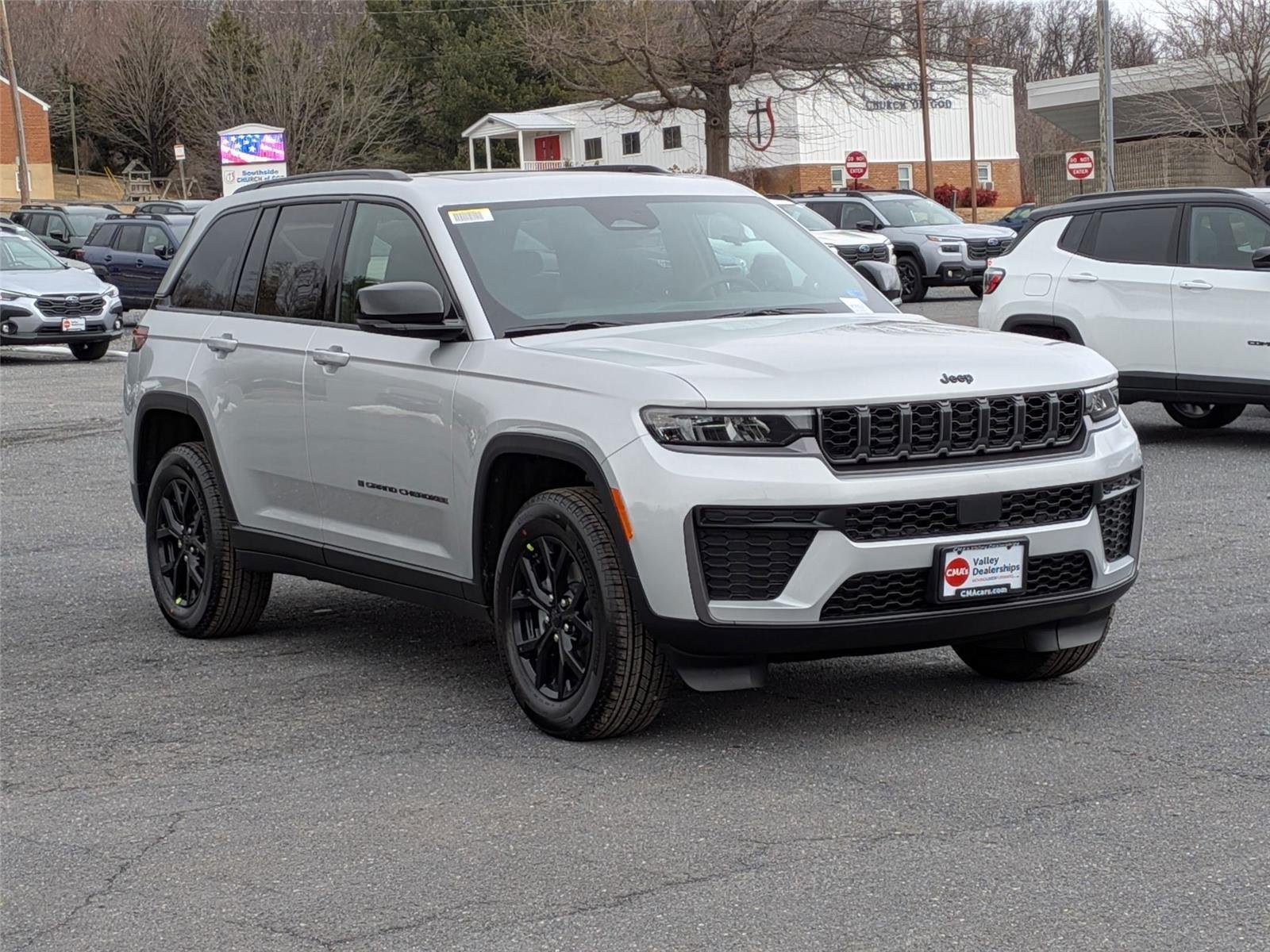 New 2026 Silver Zynith Exterior Paint Jeep Laredo Altitude image 3