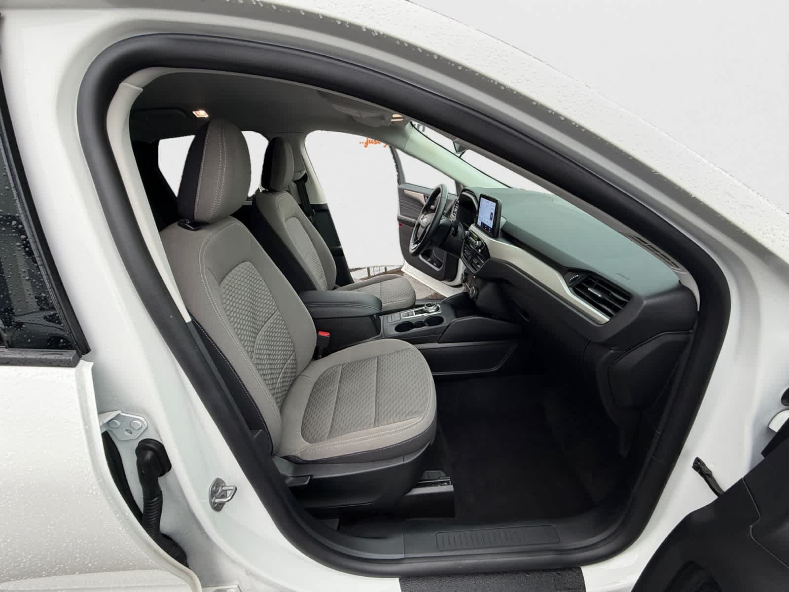 Used 2022 Star White Metallic Tri-Coat Ford SE image 23