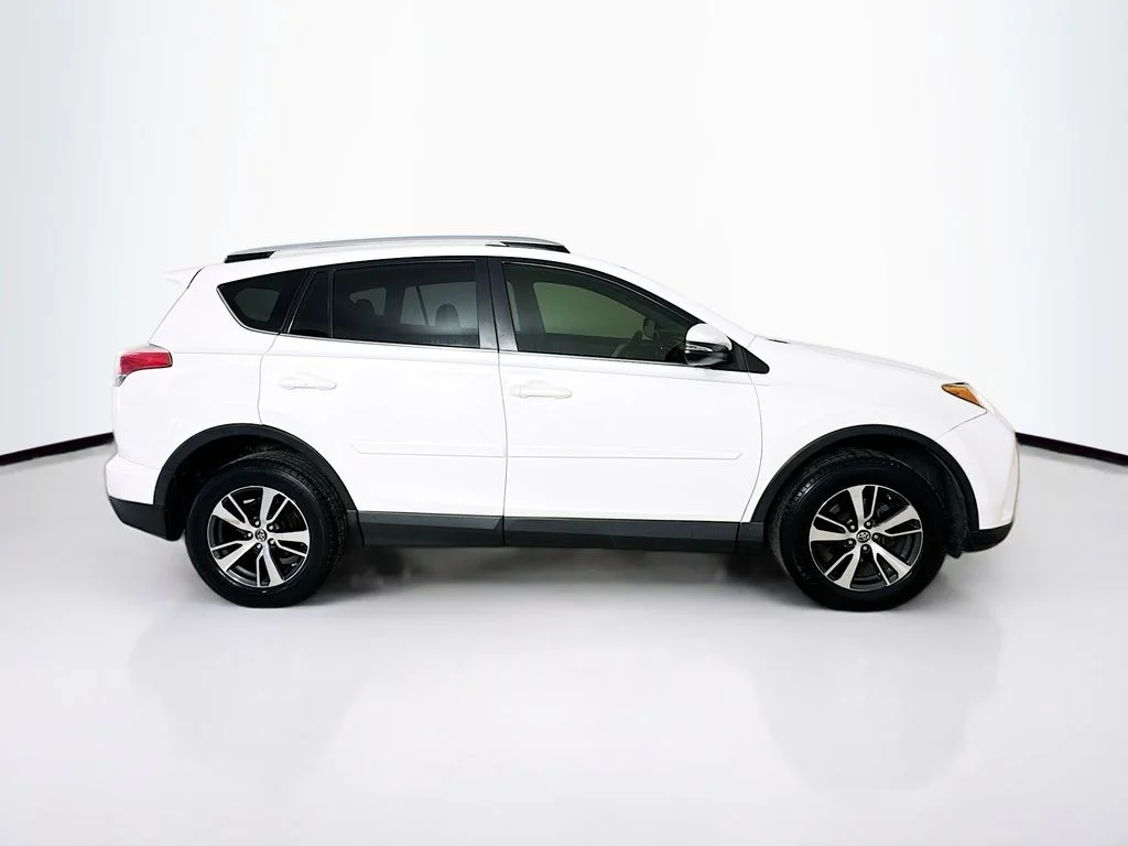 Used 2016 Super White Toyota XLE image 7
