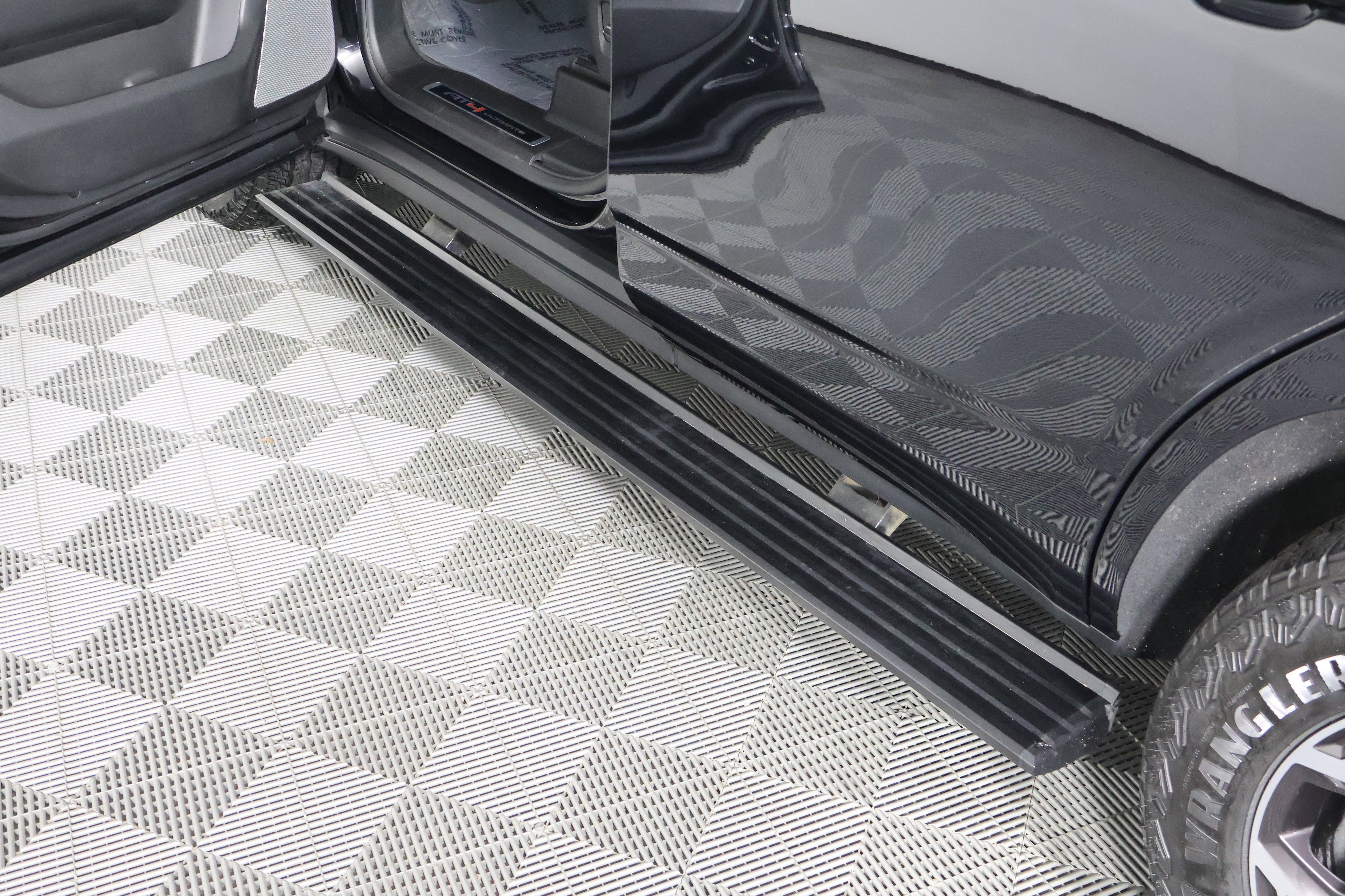 2025 GMC Yukon AT4 Ultimate - Photo 16