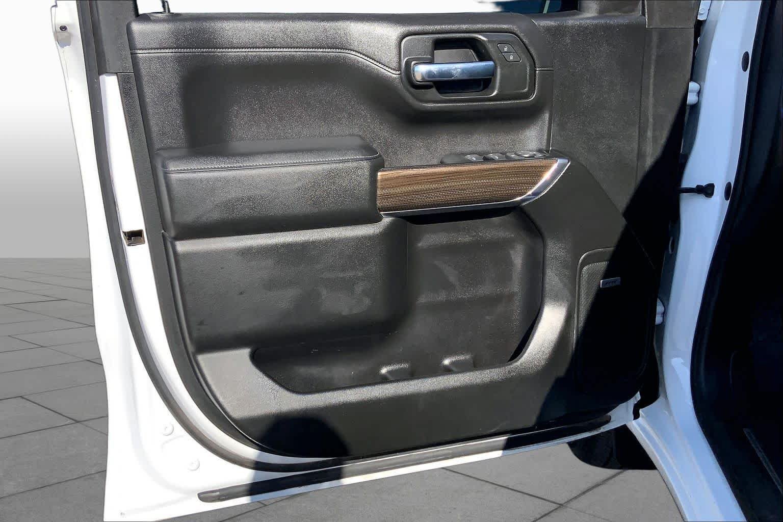 Used 2019 Summit White Chevrolet RST image 22