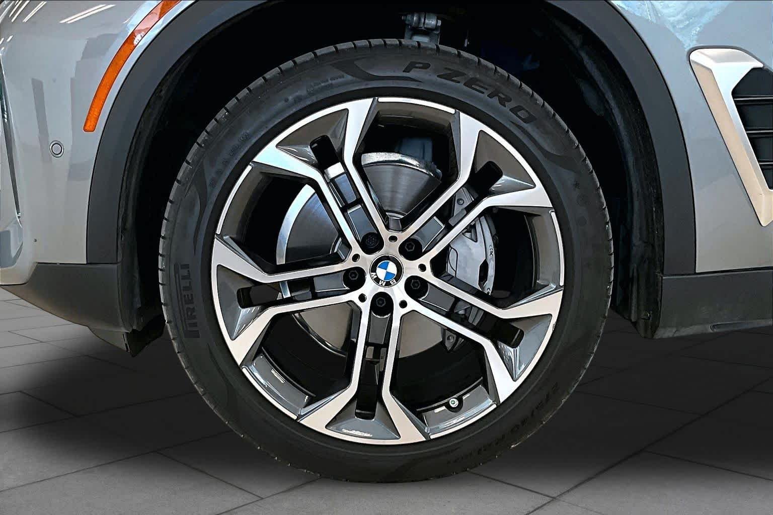 Used 2024 Skyscraper Grey Metallic BMW sDrive40i image 10