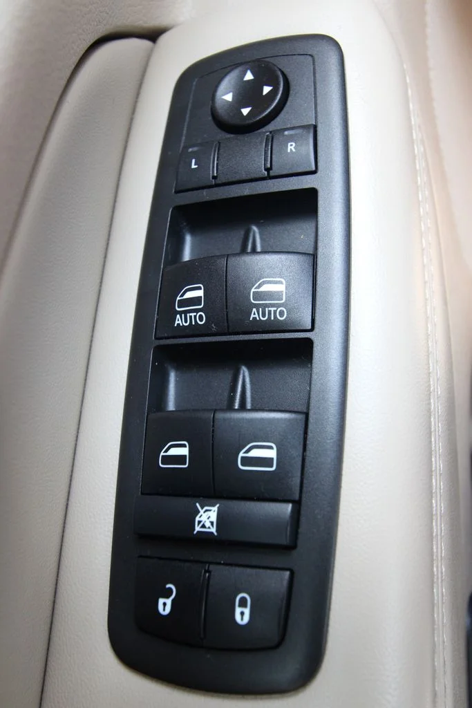 Used 2021 Bright White Clearcoat Jeep Limited image 23
