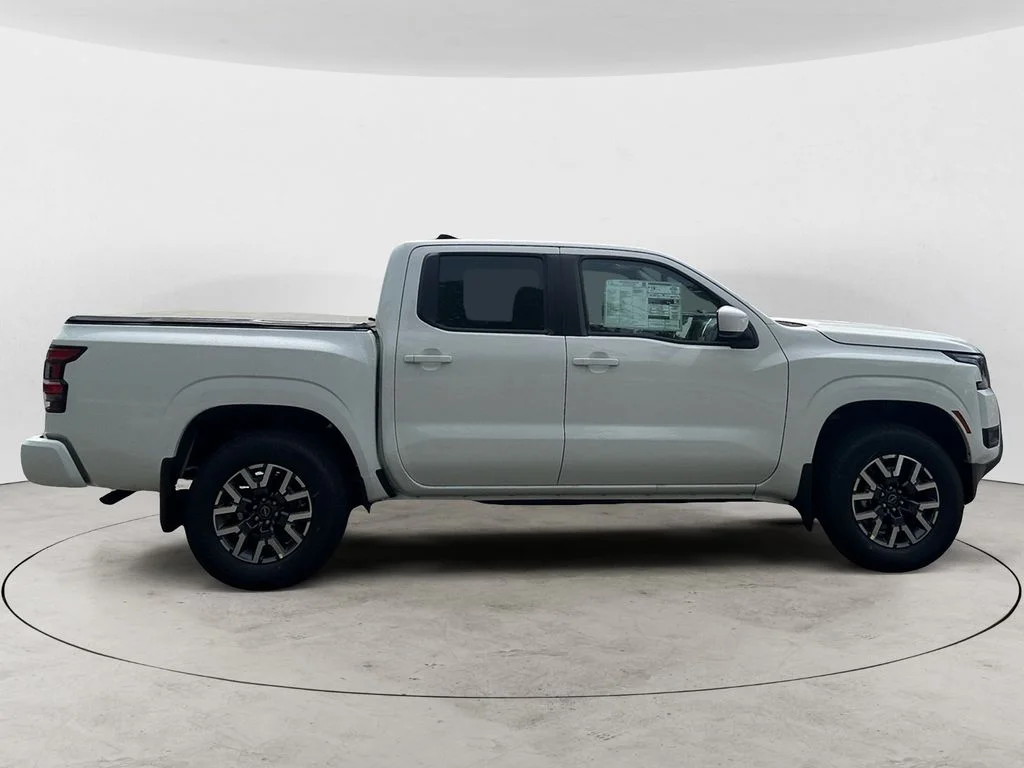 New 2026 Glacier White Nissan SV image 6