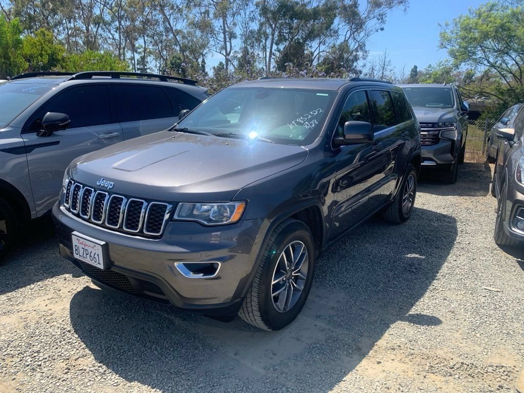 Used 2019 Granite Crystal Metallic Clearcoat Jeep Laredo E image 1