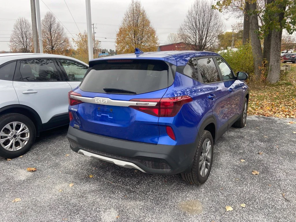 Used 2023 Neptune Blue Kia LX image 5