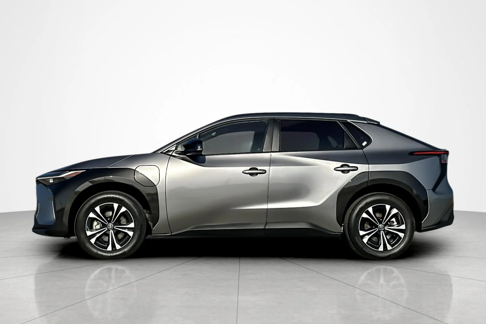 Certified Used 2023 PRECIOUS METAL Toyota XLE image 2