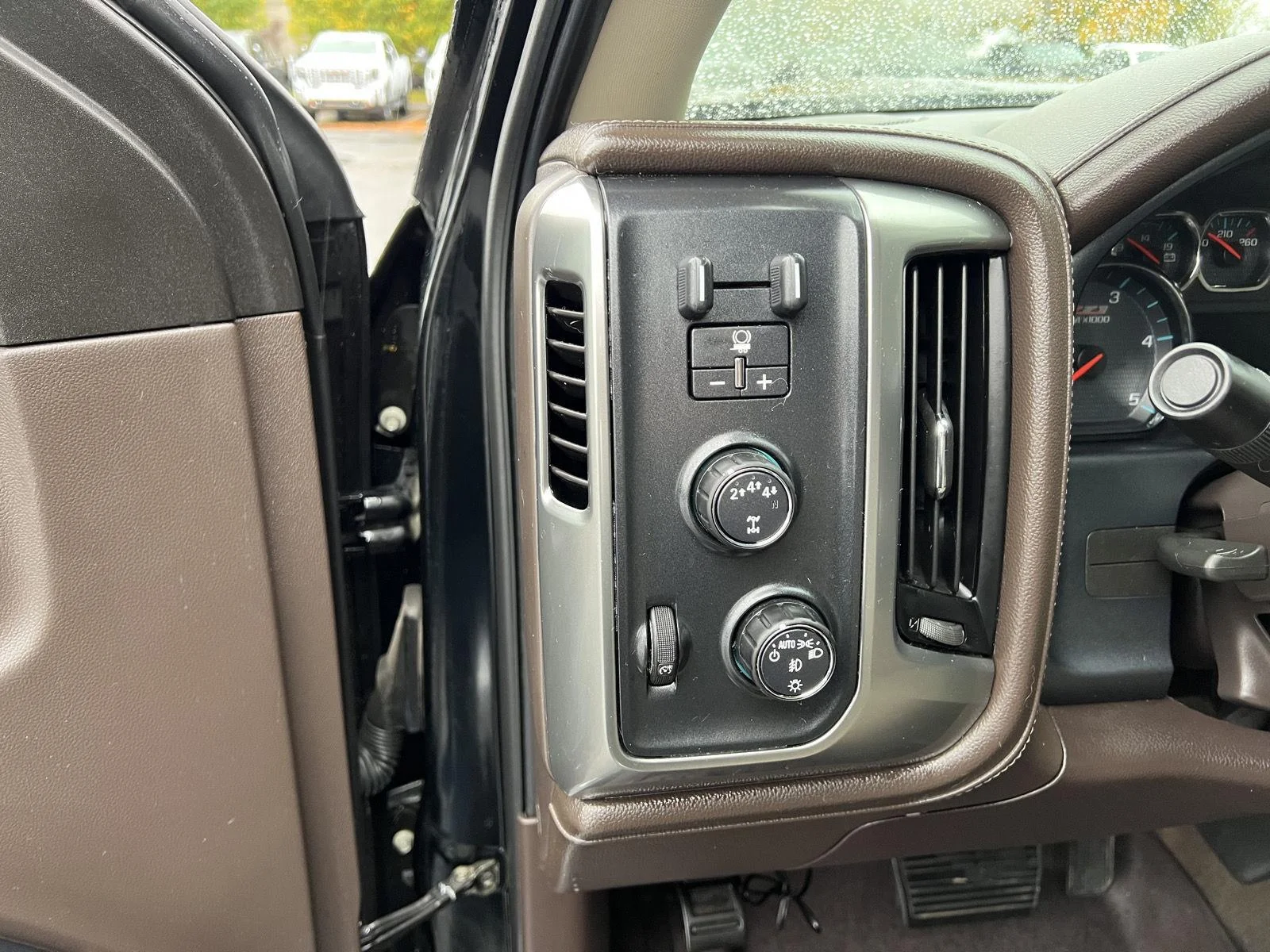2018 Chevrolet Silverado 3500HD LTZ - Photo 22