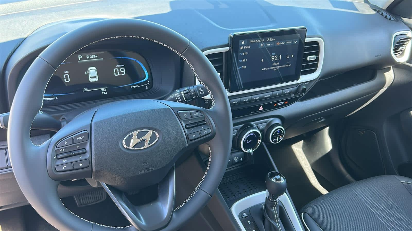 New 2026 Ecotronic Gray w/Black Roof Hyundai SEL w/Two-Tone Roof image 40