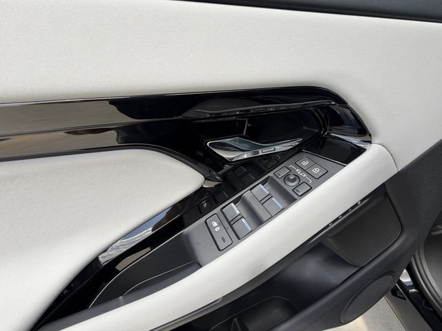 New 2026 Santorini Black Land Rover Hoxton Edition image 11