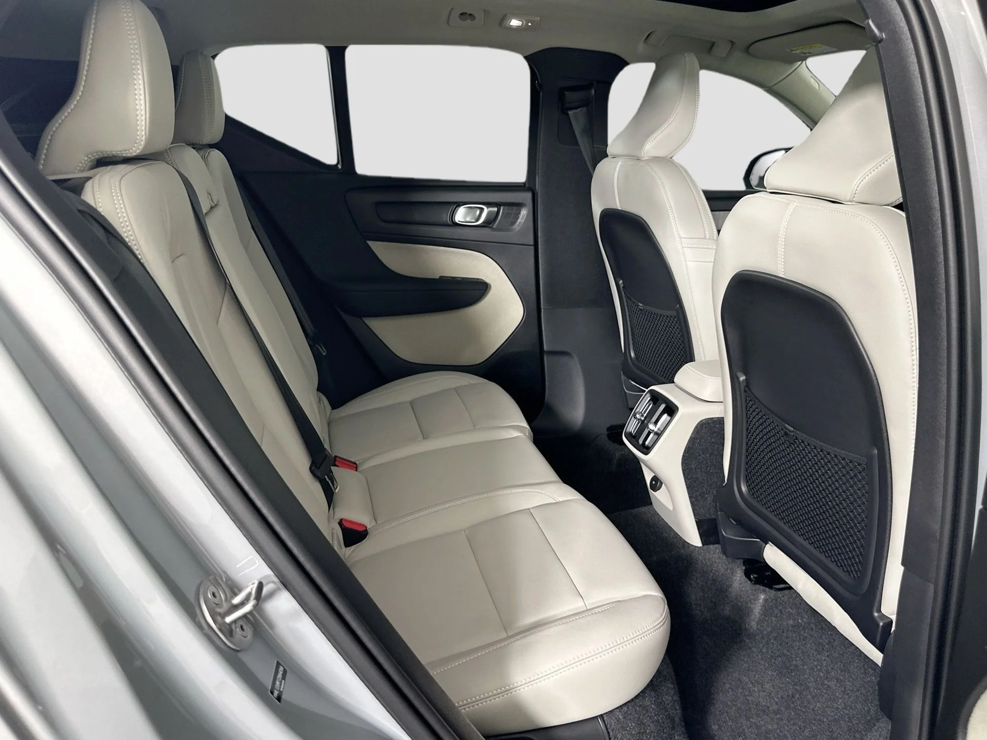 2026 Volvo XC40 Ultra - Photo 25