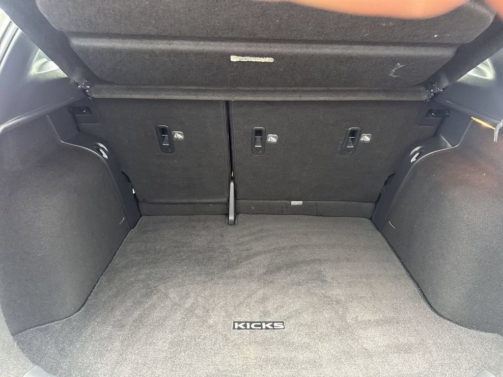Used 2018 Silver Nissan SV image 22