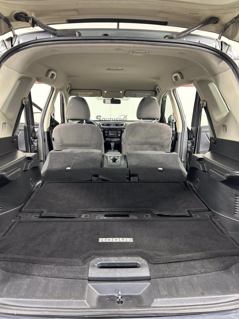 Used 2015 Gray Nissan S image 20