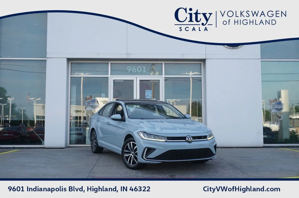 Certified Used 2025 Gray Volkswagen 1.5T SE image 1