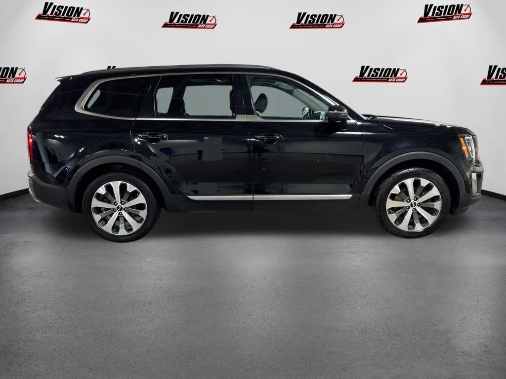 Used 2020 Black Kia S image 4