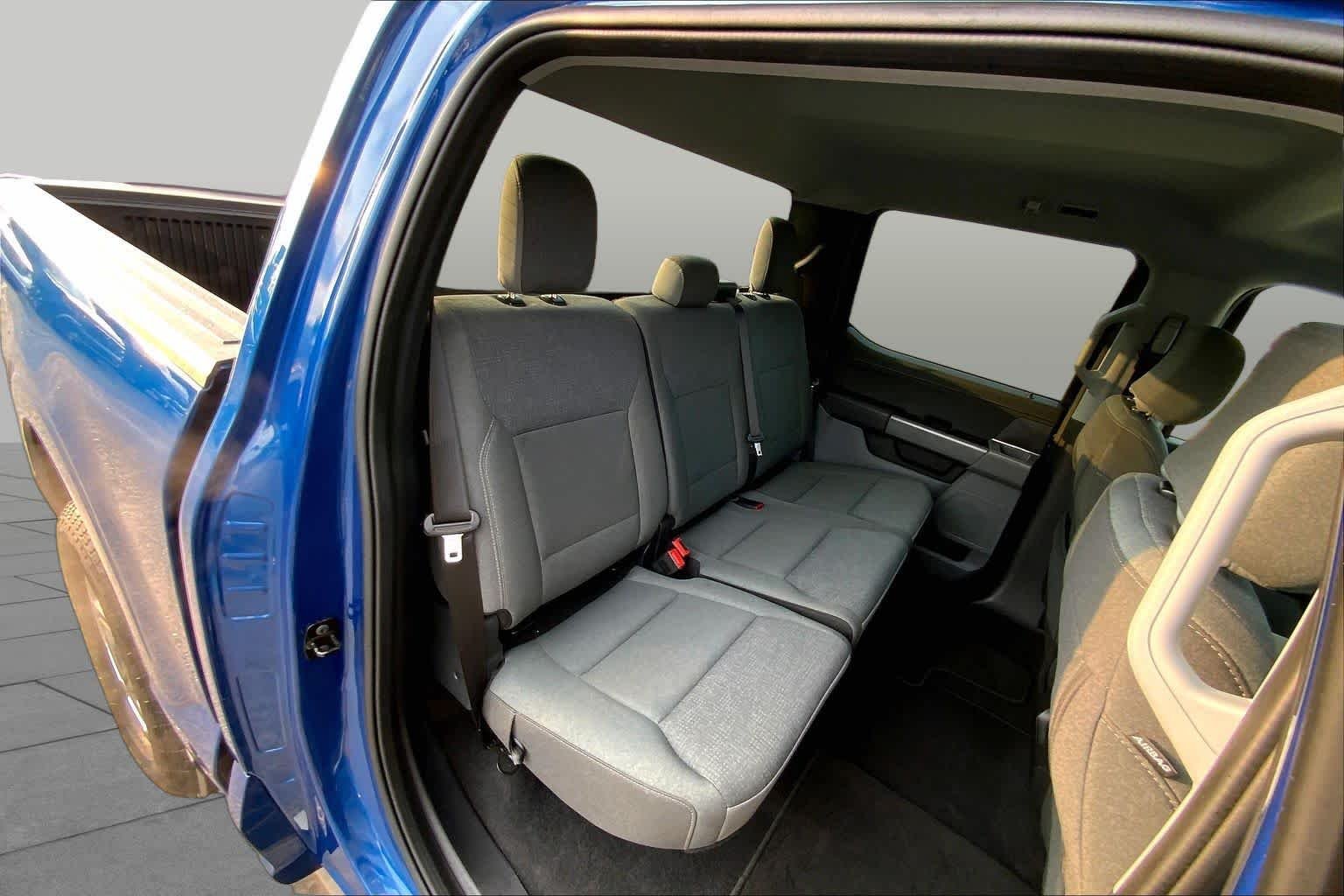 Used 2025 Atlas Blue Metallic Ford XLT image 19