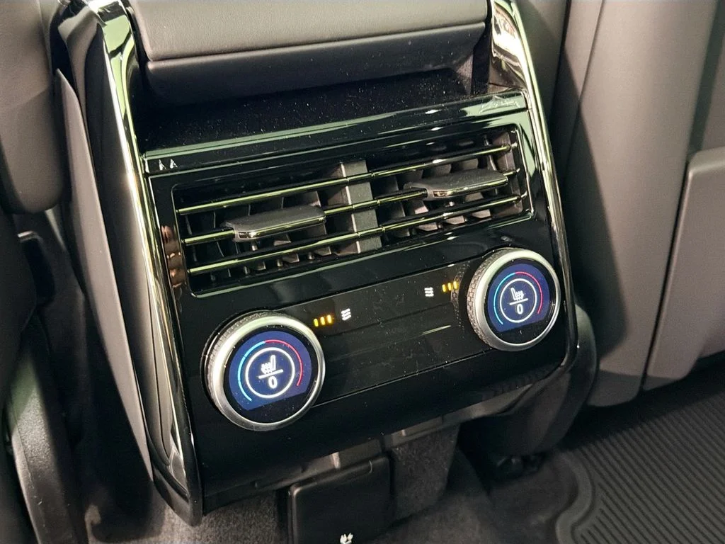 New 2026 Carpathian Grey Land Rover Dynamic SE image 27