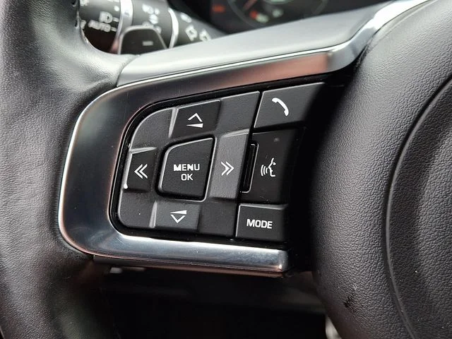 Used 2019  Jaguar R-Dynamic image 21