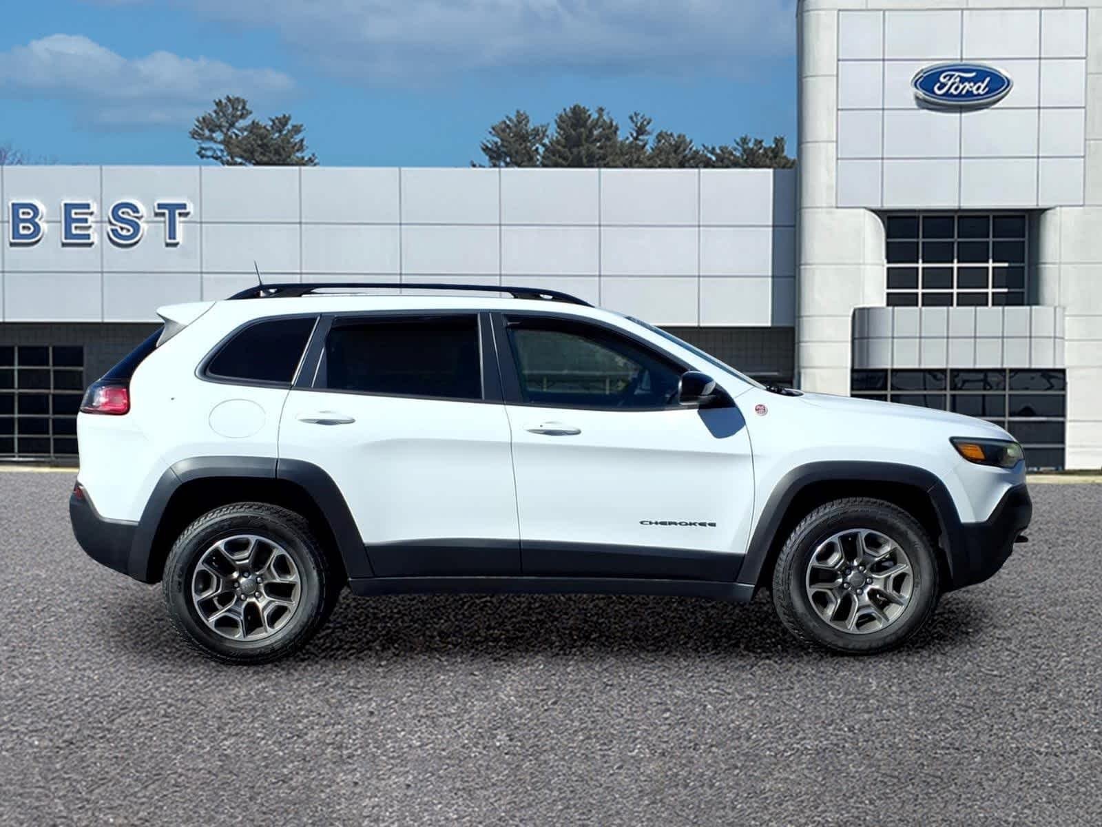 Used 2022 Bright White Clearcoat Jeep Trailhawk image 9