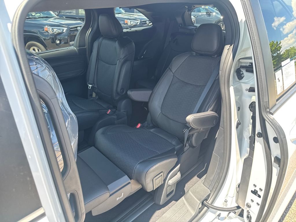 New 2026 Wind Chill Pearl Toyota Platinum image 39