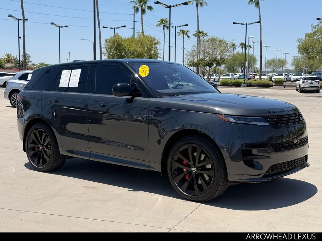 Used 2023 Gray Land Rover SE Dynamic image 8